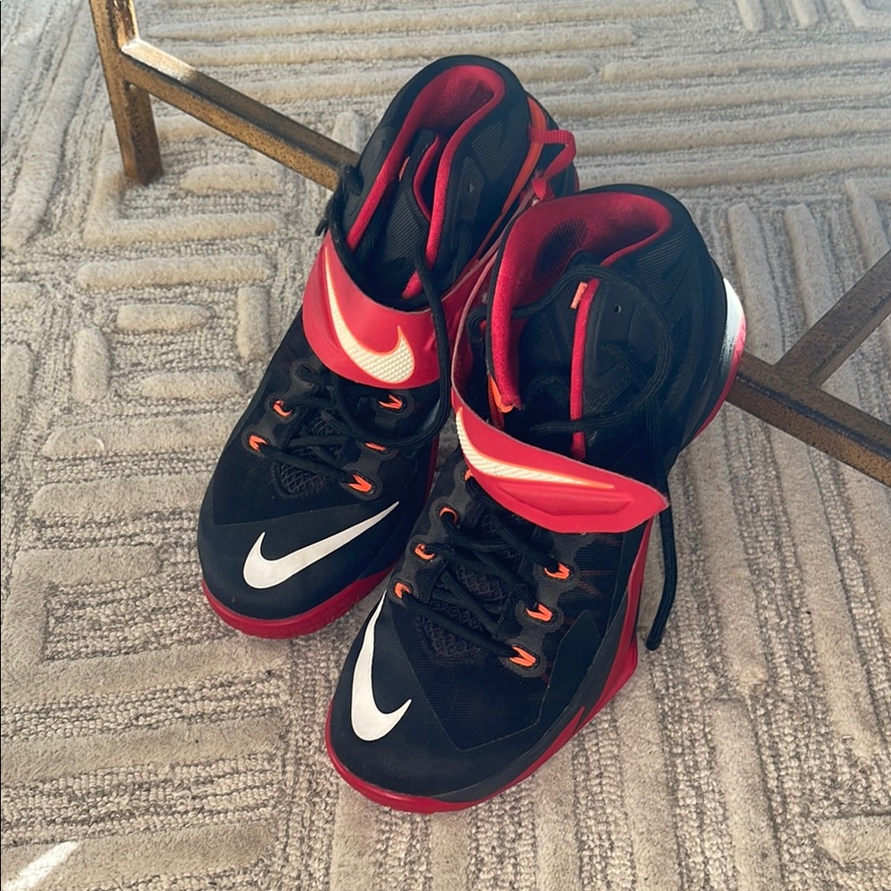 Nike LeBron Zoom Soldier 8, Size 11